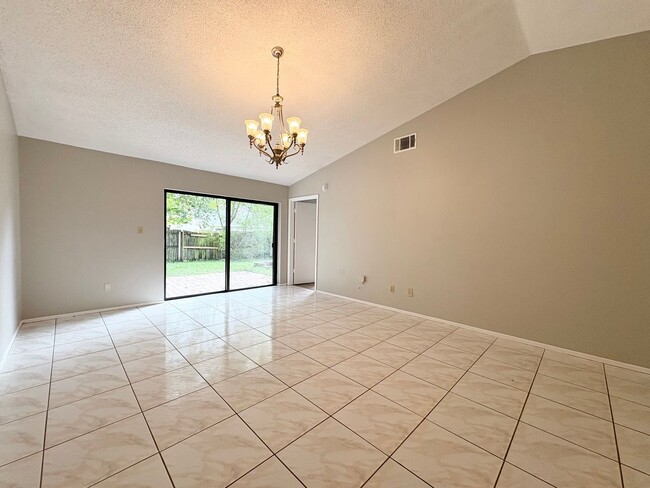 Building Photo - Great 3 BR home ~ Fenced Back Yard ~ A-Rated Oviedo Schools