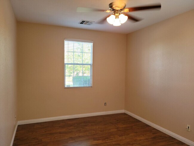 Building Photo - Downtown Summerlin Beauty