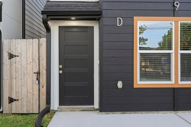 Building Photo - 9819 Turnbow St