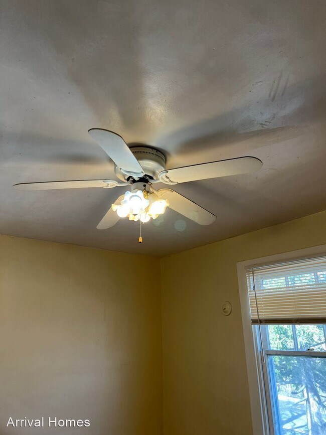 Building Photo - 3 br, 1 bath House - 724 W Fairview Ave