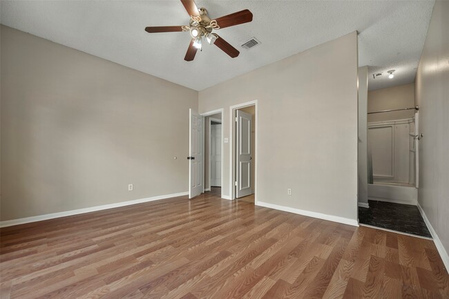 Building Photo - 7120 Deer Creek Ct