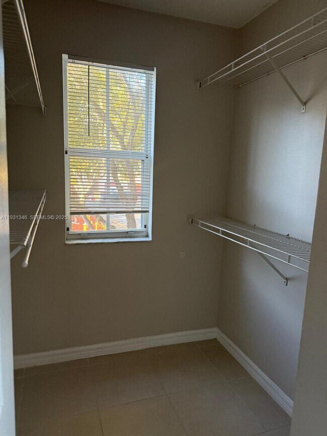 Building Photo - 2494 Centergate Dr