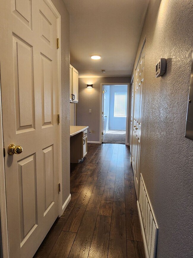 Building Photo - Amazing first floor condo in Littleton!!