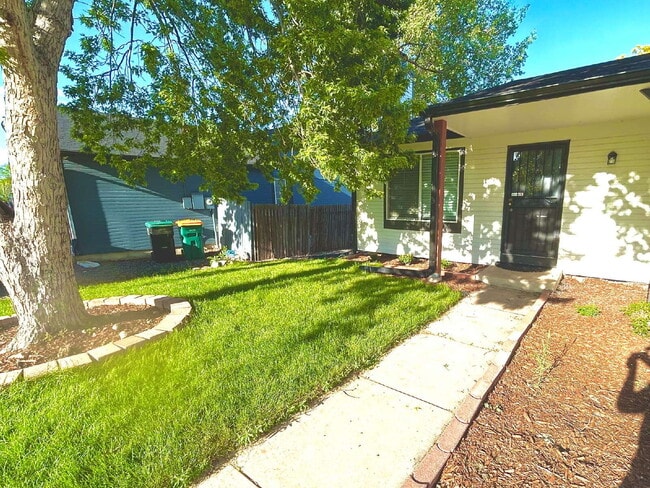 Building Photo - AVAILABLE NOW! Charming Home in the Cottonwood Community!