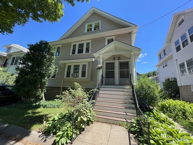 Building Photo - 62 Newport St