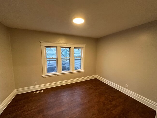 Building Photo - 517 Walnut Ct