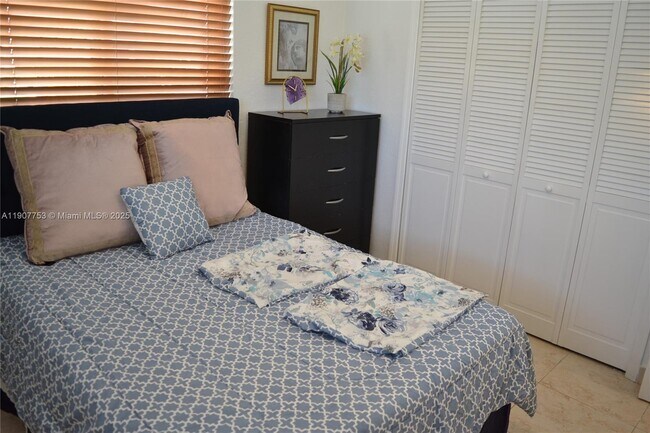 Building Photo - 3221 SW 93rd Pl