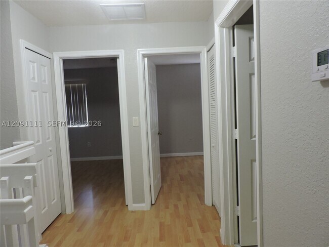 Building Photo - 1408 SE 26th Ct