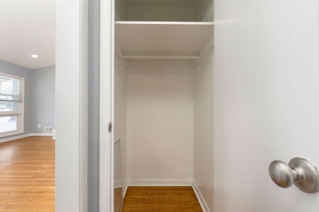 Building Photo - 3704 Greenwich Rd