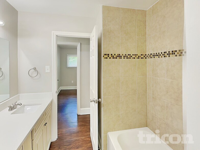 Building Photo - 1141 Dooley Dr