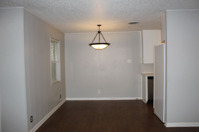 Building Photo - 3 BEDROOM, 2 BATH, NORTH BELTON