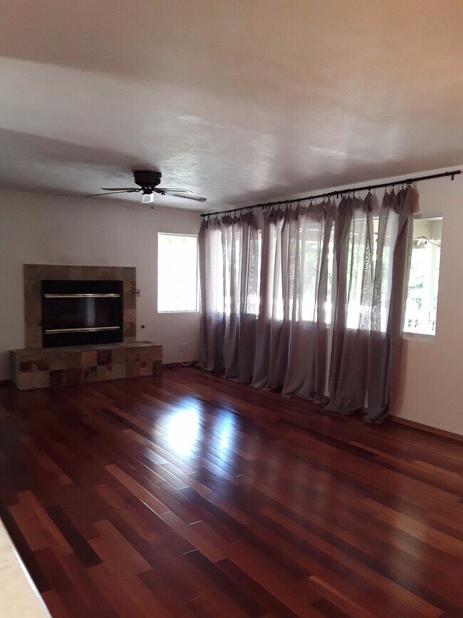 Building Photo - Spacious 3 bedroom 2 bath home in Kula-Ava...