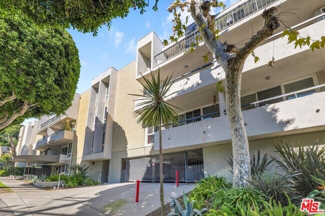 Building Photo - 8535 W Knl Dr