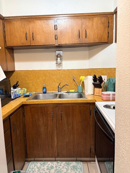 Kitchen - 375 W 550 N