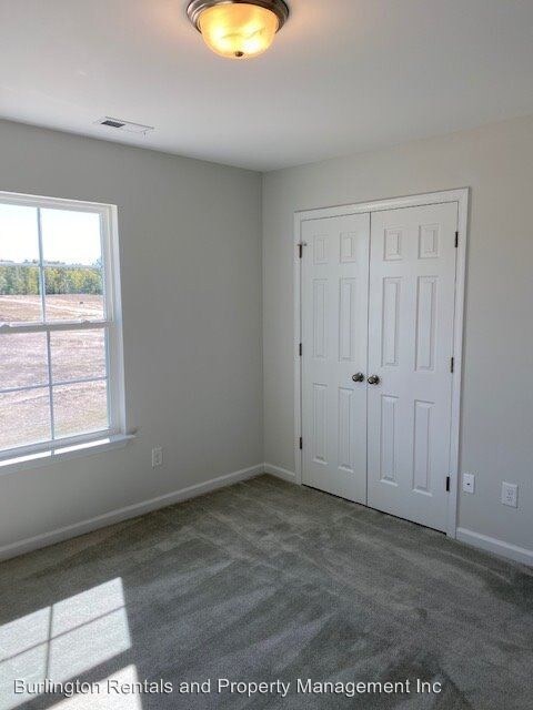 Building Photo - 4 br, 2.5 bath House - 252 Brassfield Dr.