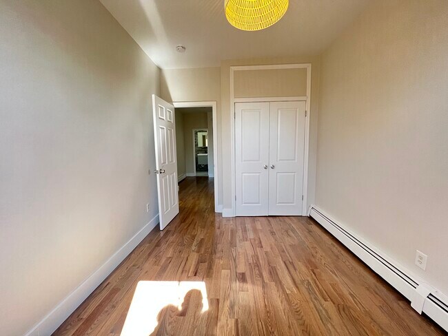 Building Photo - 114 W 7th St