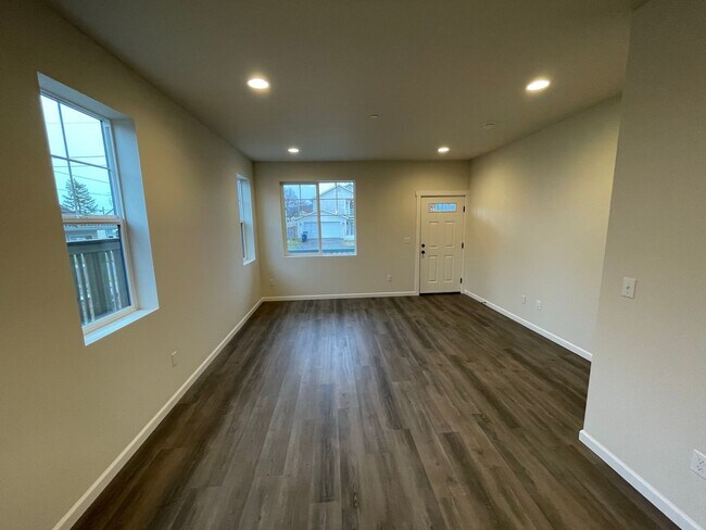 Building Photo - 1220 19th St