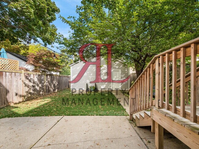 Building Photo - 362 W 4th Ave