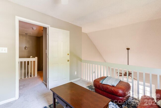 Building Photo - 8263 Southgate Commons Dr