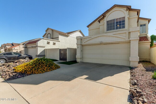 Building Photo - 501 E Topeka Dr