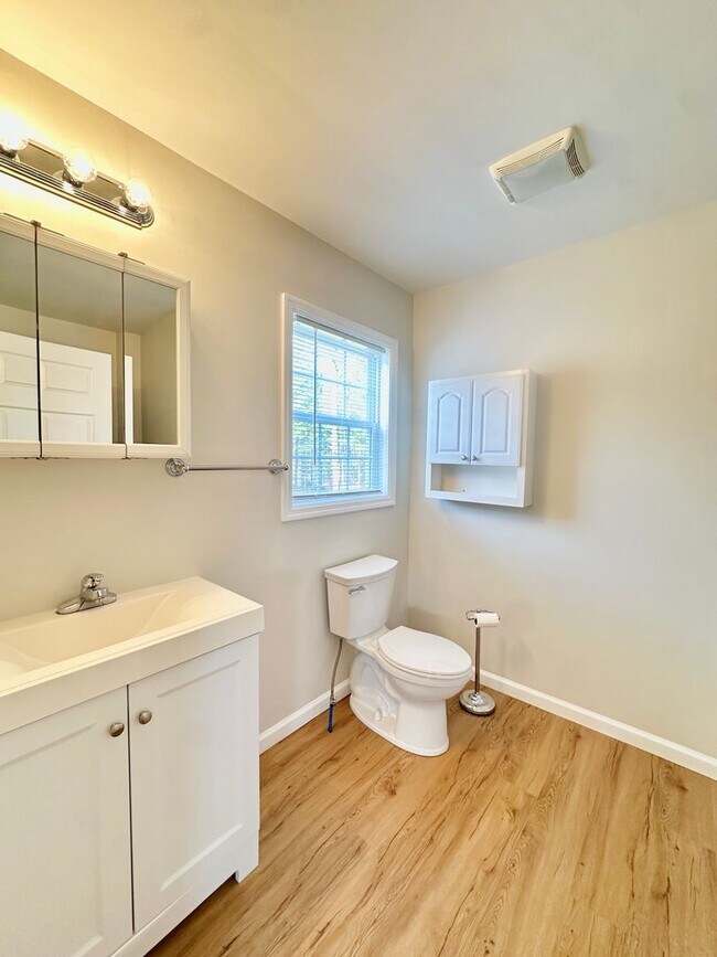 Building Photo - Fully Furnished Studio just off Highway 58