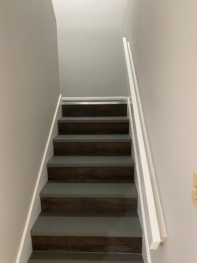 Building Photo - Spacious 3 bedroom, 2 bathrooms multiplex unit. 2 story in Alafaya