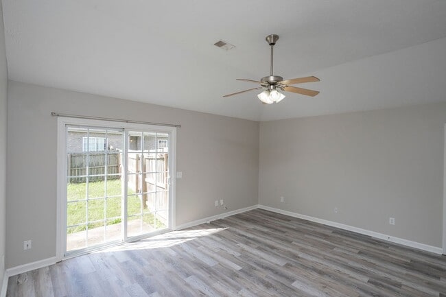 Building Photo - 564 Rose Cottage Cir