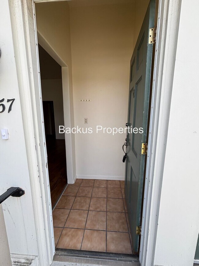 Building Photo - Archer St 157-159