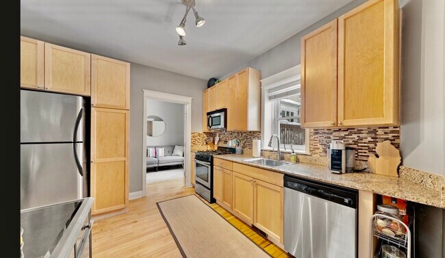 Building Photo - 3807 N Ravenswood Ave