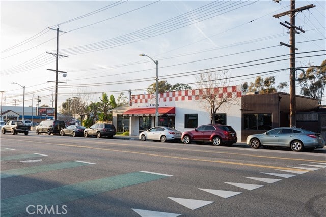 Building Photo - 2725 S La Brea Ave