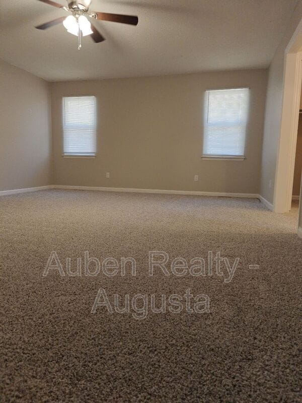 Building Photo - 5183 Fairington Dr