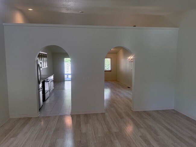 Building Photo - **Half off second month's rent**