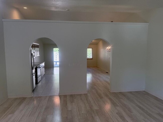 Building Photo - Highly Desired Sexton Mountain Single Level