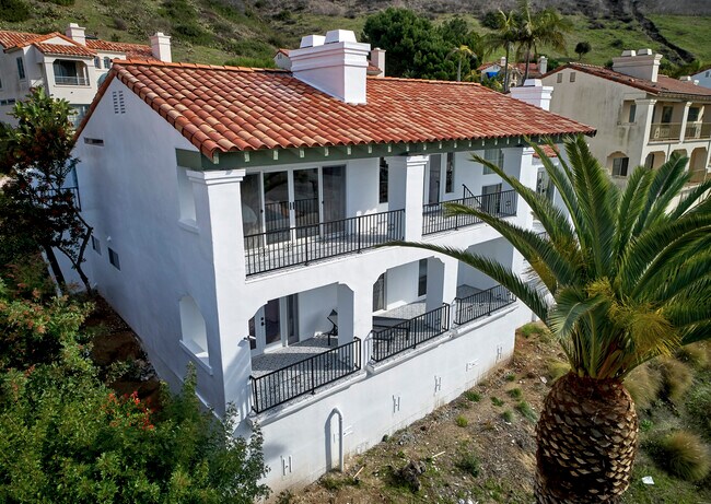 Building Photo - 7080 Via del Mar