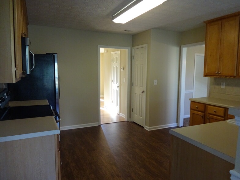 Building Photo - 1302 River Club Dr NE