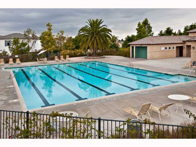 Building Photo - 4Br/3-1/2 bathroom Home