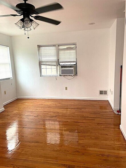 Bedroom - 919 Paterson Plank Rd