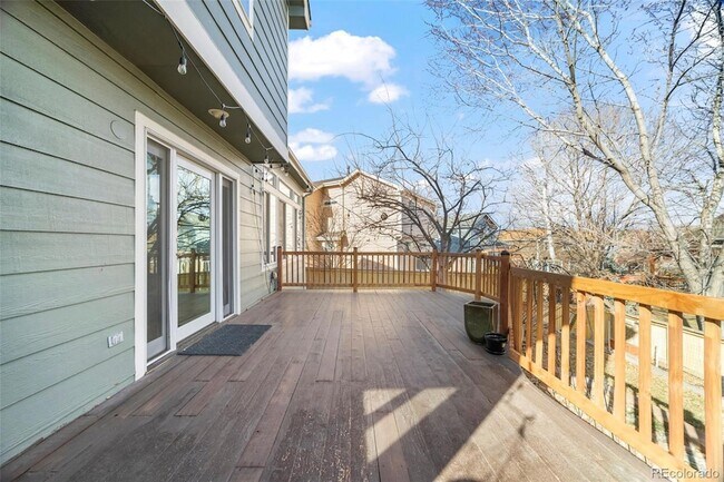 Building Photo - 421 W English Sparrow Dr