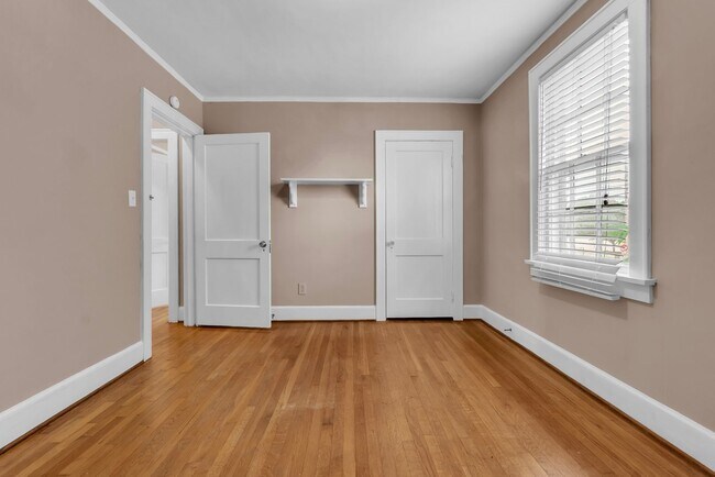 Building Photo - 2 bed 1 bath by the University of Memphis