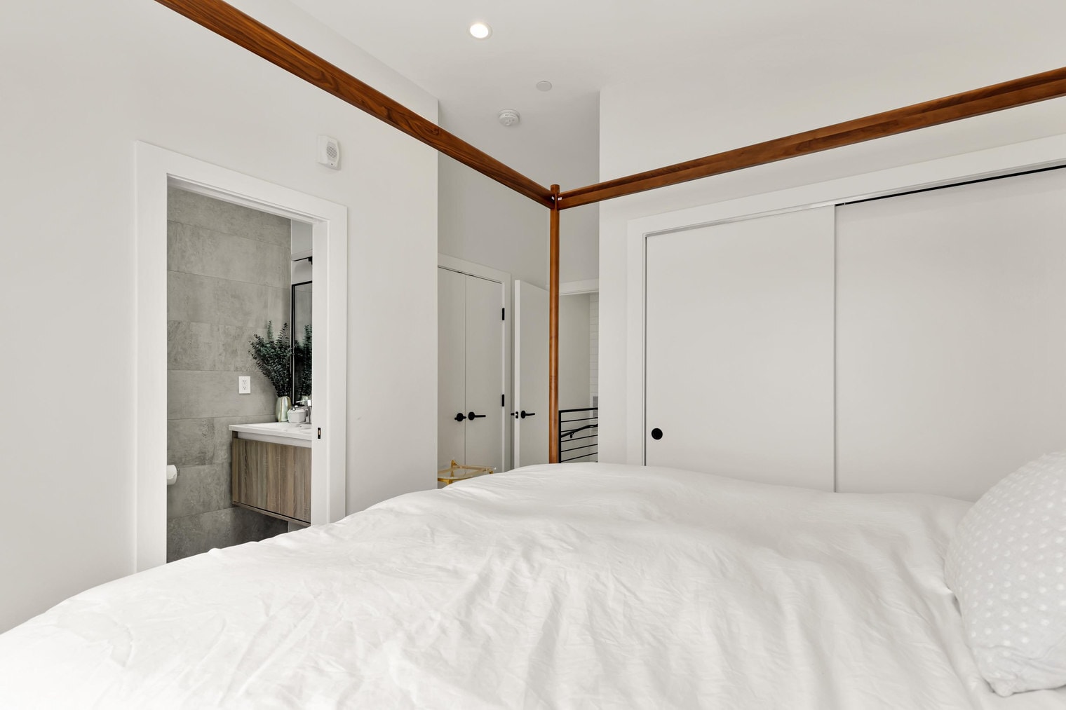 Building Photo - 2478 1/2 Ontario Rd NW