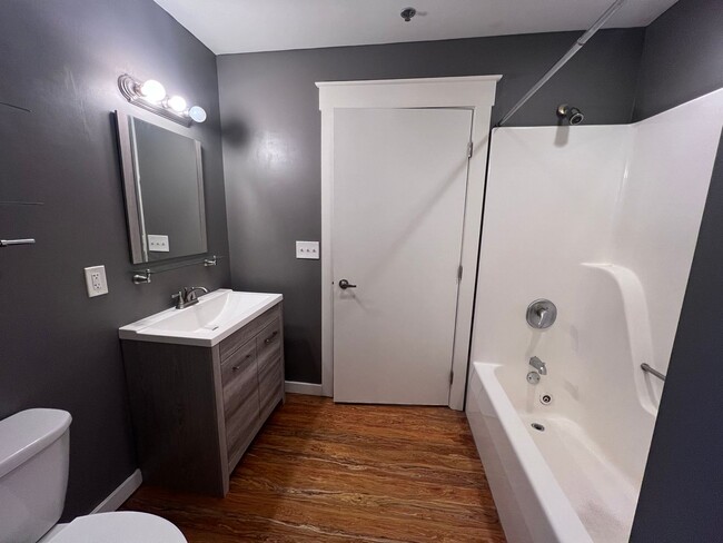 Building Photo - Gorgeous Loft Downtown Grand Rapids