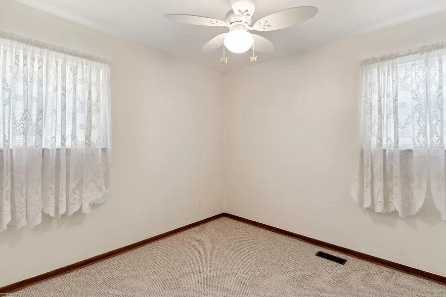 Building Photo - 25100 Marilyn Ave