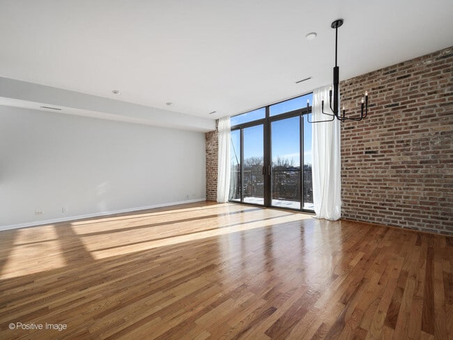 Building Photo - 2225 W Wabansia Ave