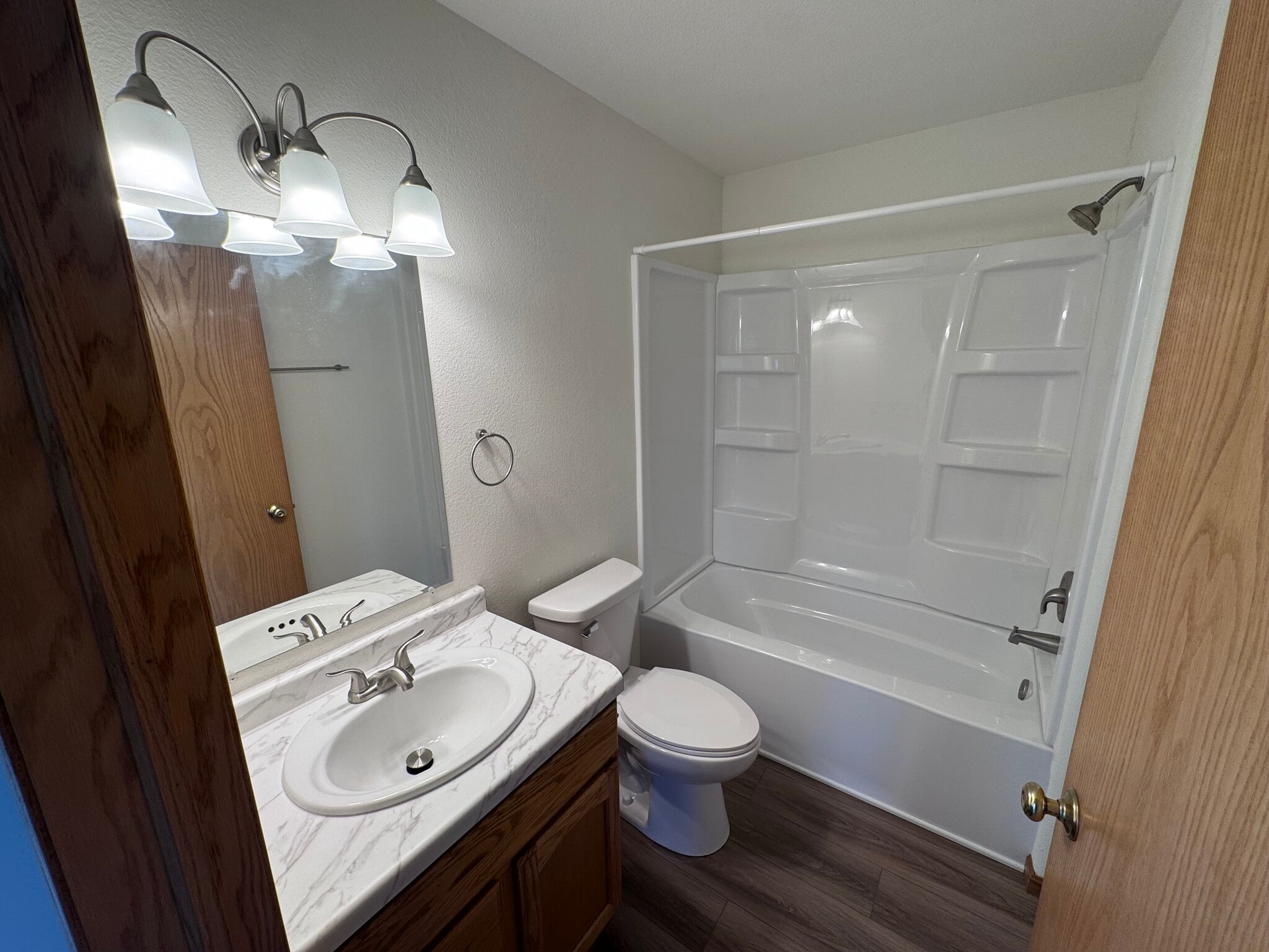 Building Photo - 627 E Pine St