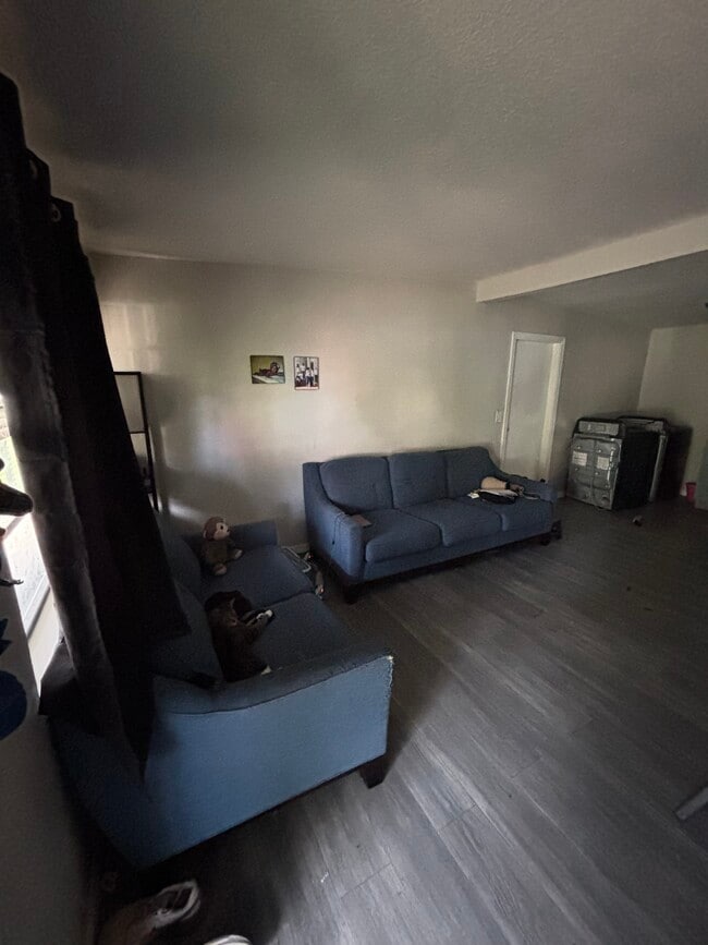 Primary Photo - 2222 E Cayuga St