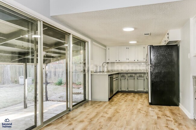 Building Photo - MOVE-IN READY! Great 3 Bed, 2 Bath Home in Sherwood