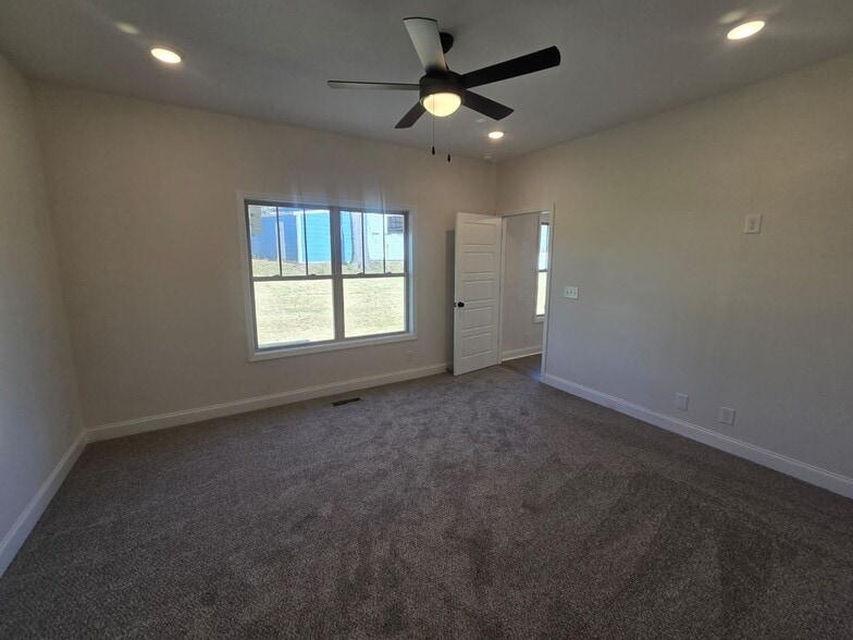 Building Photo - 505 N Halifax Ct