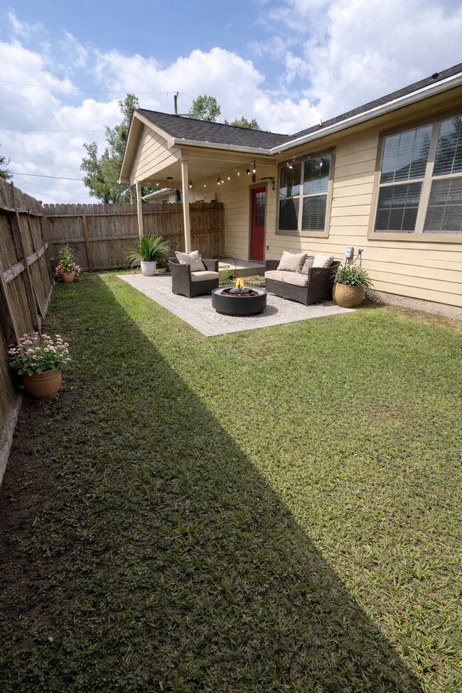 Building Photo - 21421 E Wallis Dr