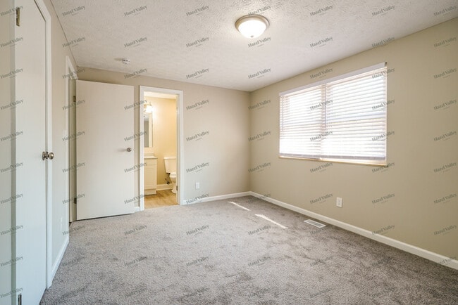 Building Photo - 2576 Willow Park Rd