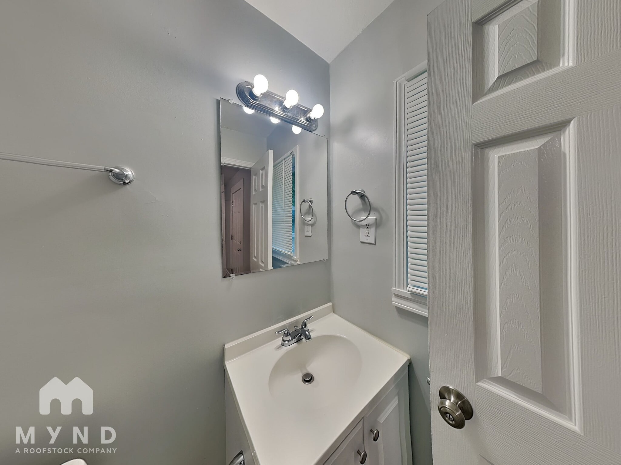 Building Photo - 438 Greenhill Way